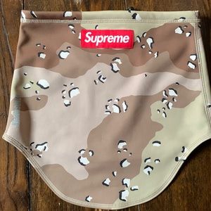 Supreme x wind stopper neck gaiter